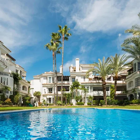 Apartamento Atico Naranjos Marbella